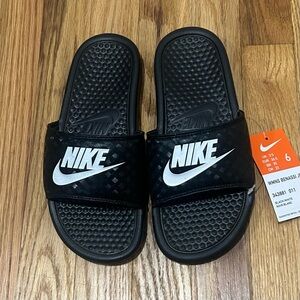 Women’s Nike Black/White Benassi JDI Slides Size 6
